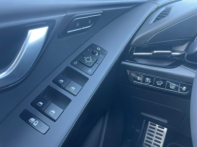 Fahrzeugabbildung Kia Niro Spirit Hybrid LED Kamera Sitzbelüftung