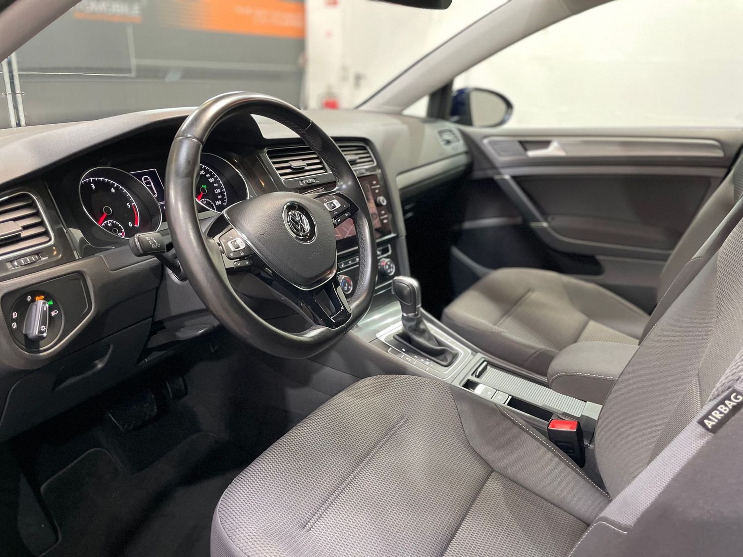 Fahrzeugabbildung Volkswagen Golf 1.6 TDI Comfortline DSG#LED#Pano#ACC#AHK