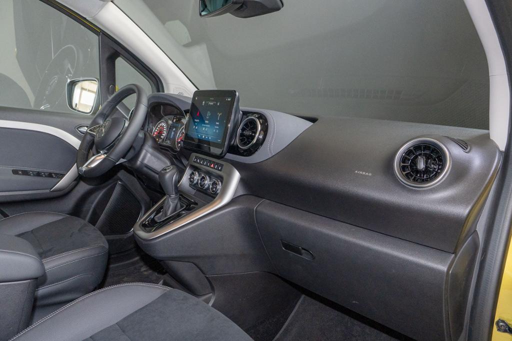 Mercedes-Benz T 180 *Edition Lang LED Nav AHK 7-Sitz