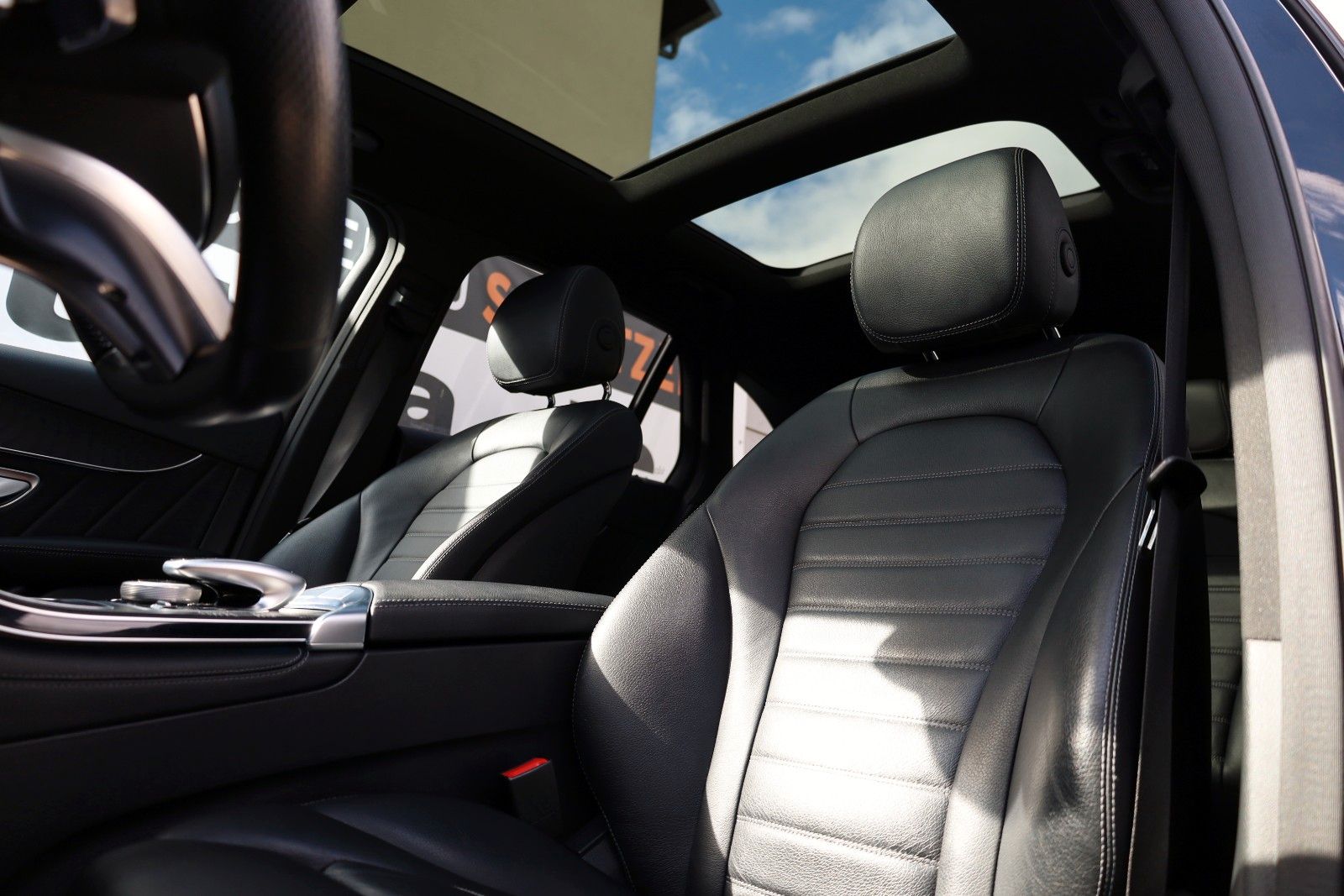 Fahrzeugabbildung Mercedes-Benz GLC 250d 4M AMG Int. Leder,Navi,LED,Panorama,+WR