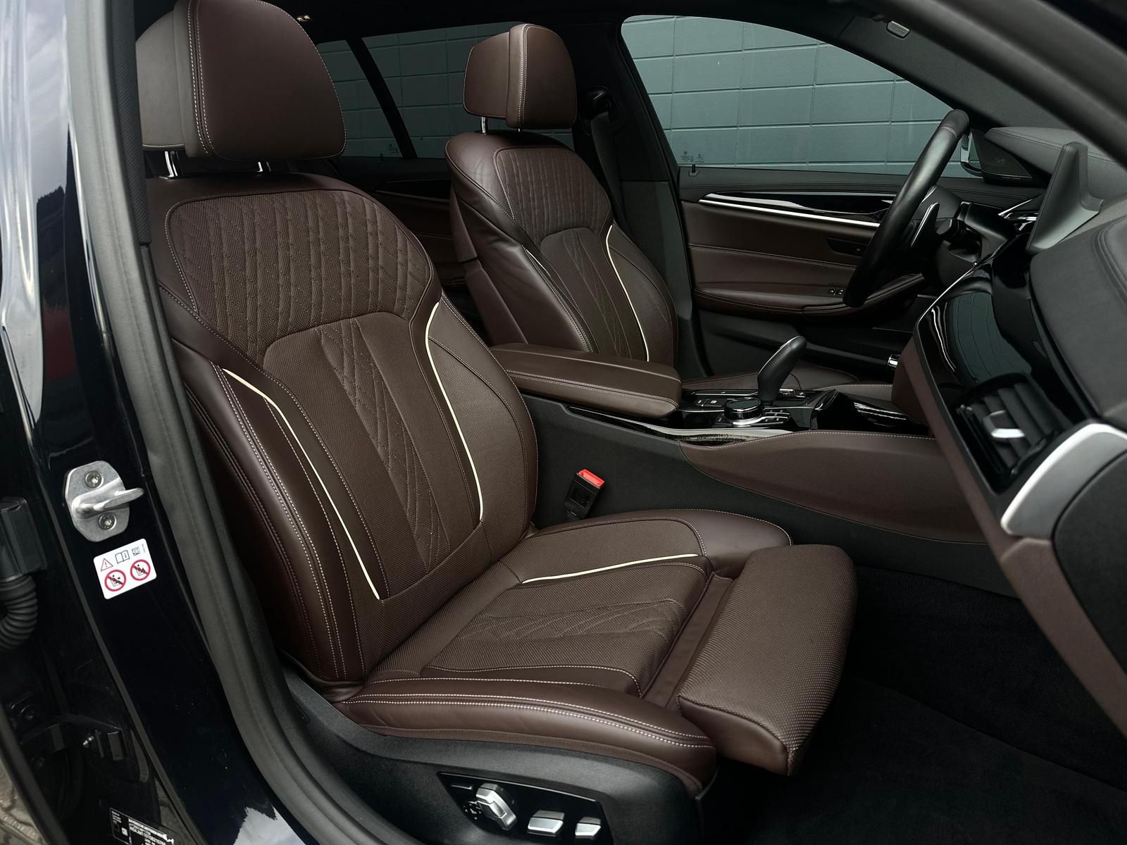 BMW 540i xDrive M SPORT SHADOWBLACK LED#AHK#ACC#PANO - Image 17