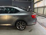 Skoda Superb 2.0 TSI DSG 4x4 SPORTLINE SPORTLINE - Skoda Superb mit Benzin-Antrieb: Limousine, 2.0