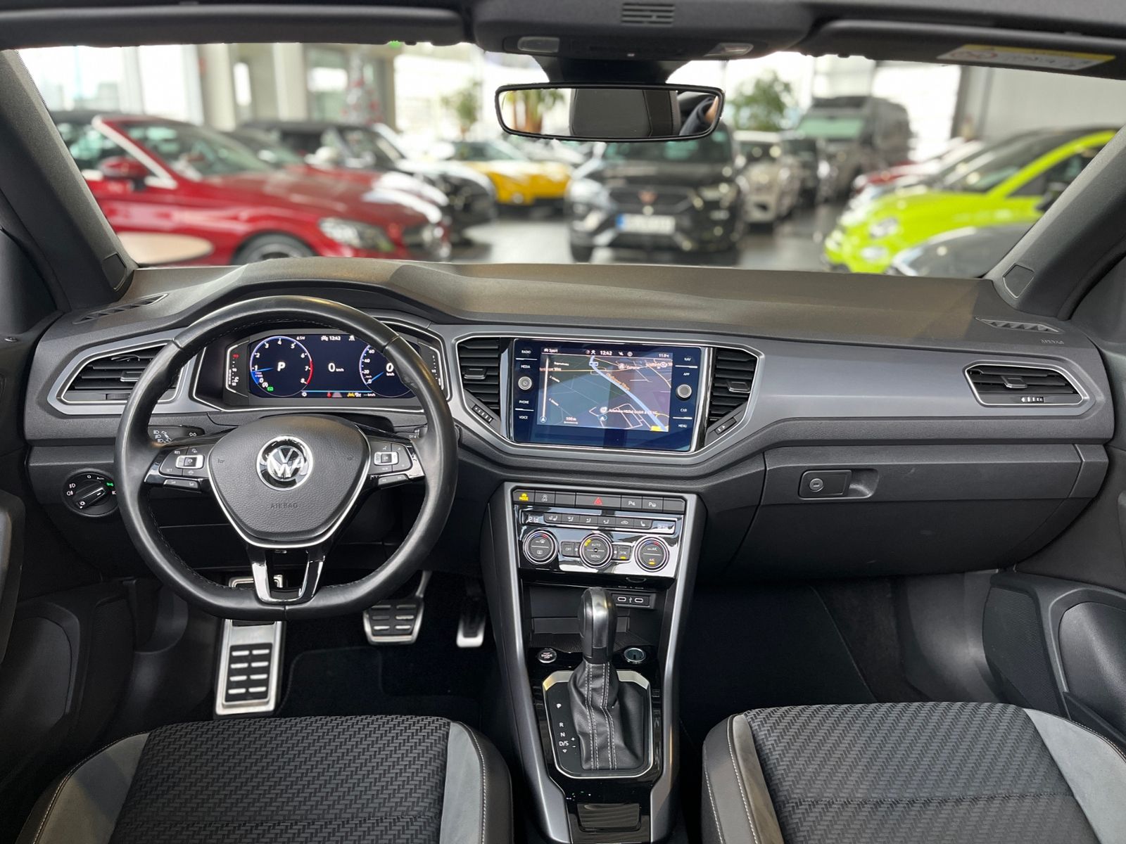 Fahrzeugabbildung Volkswagen T-Roc Cabriolet R-Line AHK LED NAV ACC RFK 19"