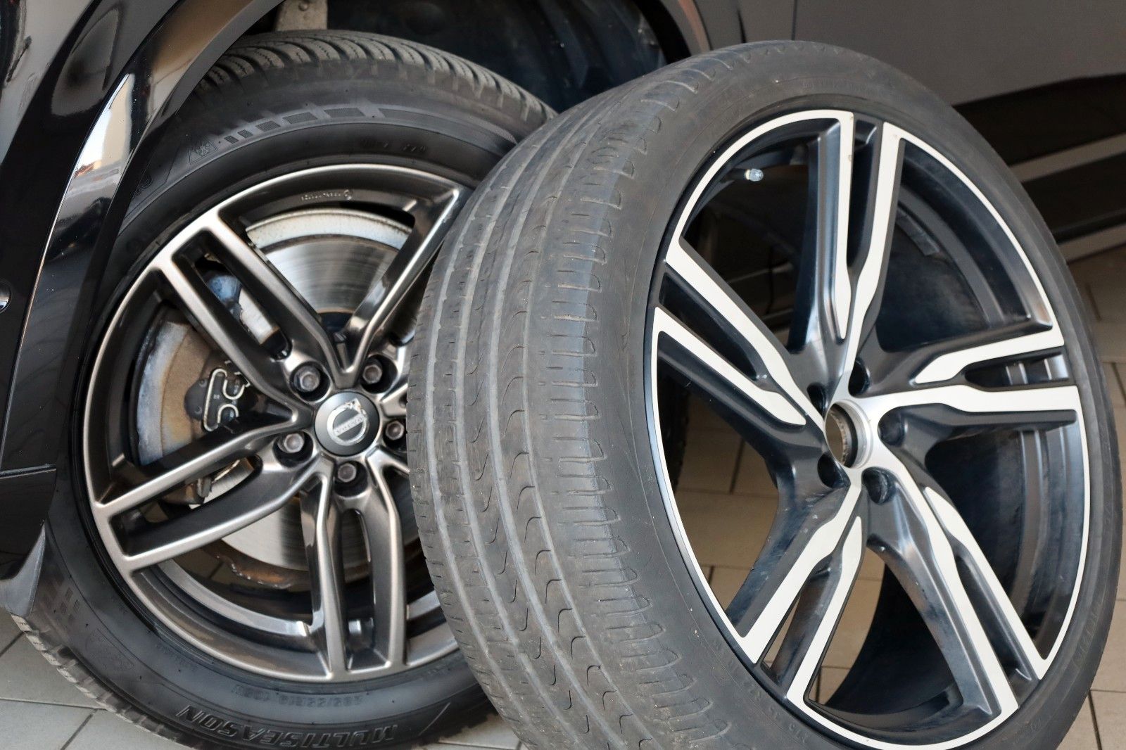 Fahrzeugabbildung Volvo XC90 R Design AWD 7 Sitzer,Leder,Navi,360°,AHK