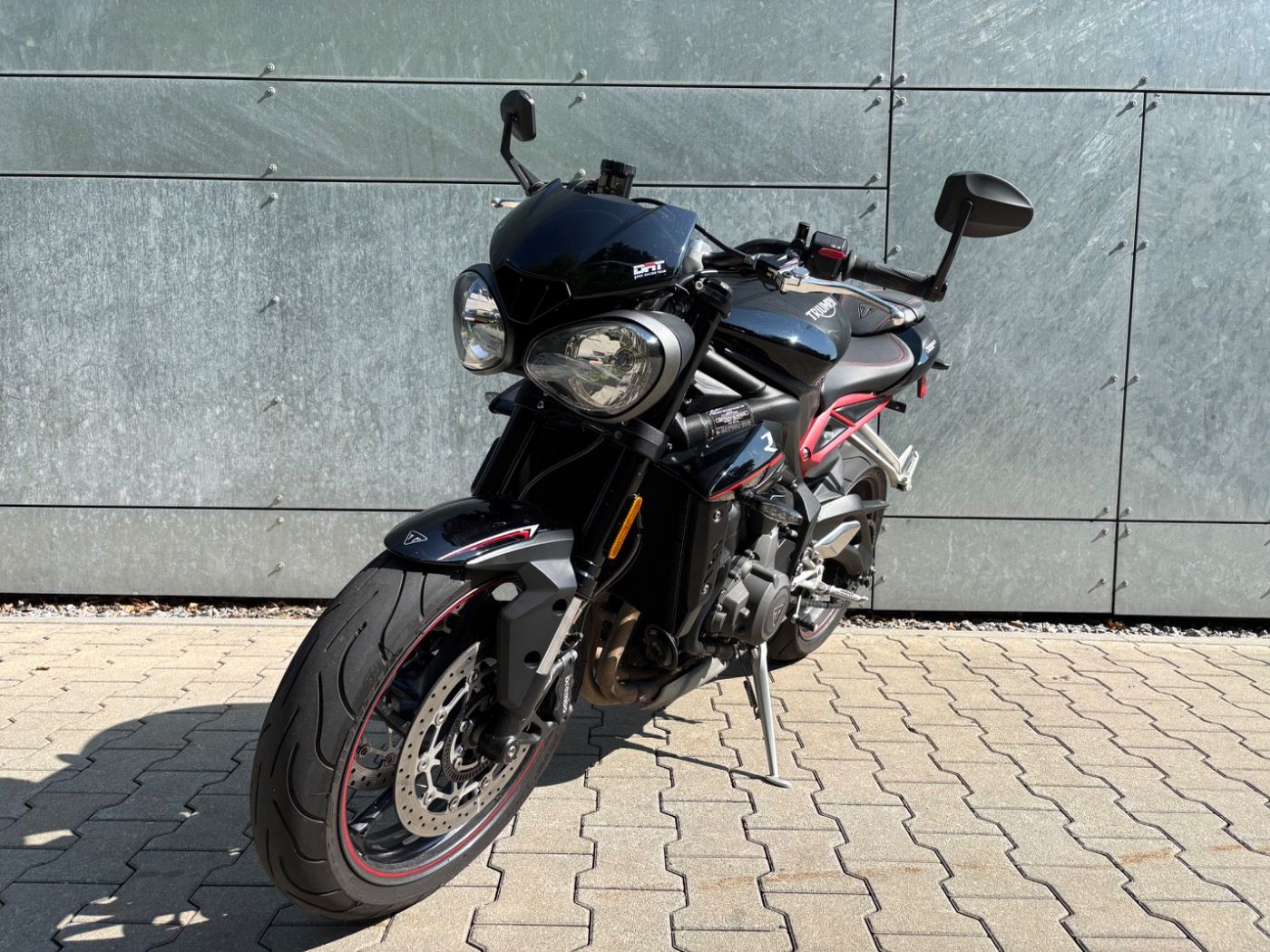 Fahrzeugabbildung Triumph Street Triple R mit Zubehör