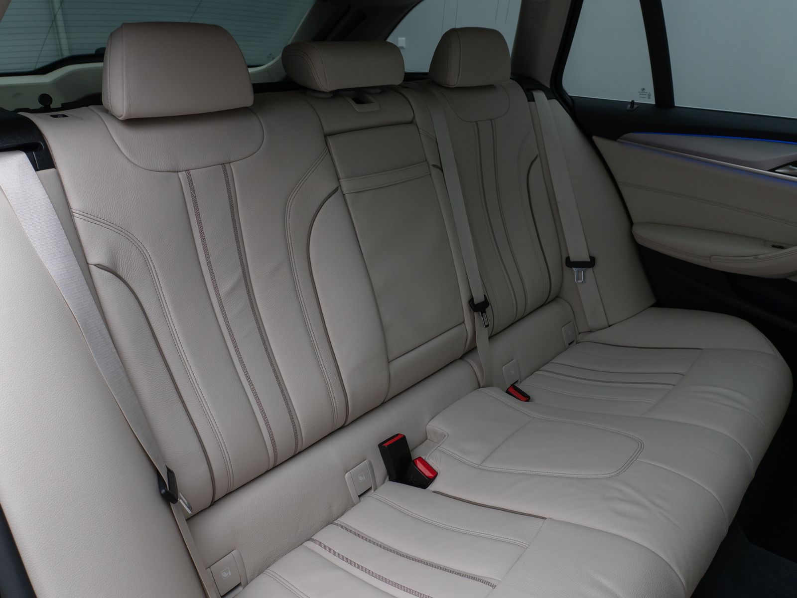Fahrzeugabbildung BMW 530d  Panorama Kamera Laser HUD DAB HiFi Komfort