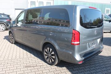 Mercedes V 220 - 4