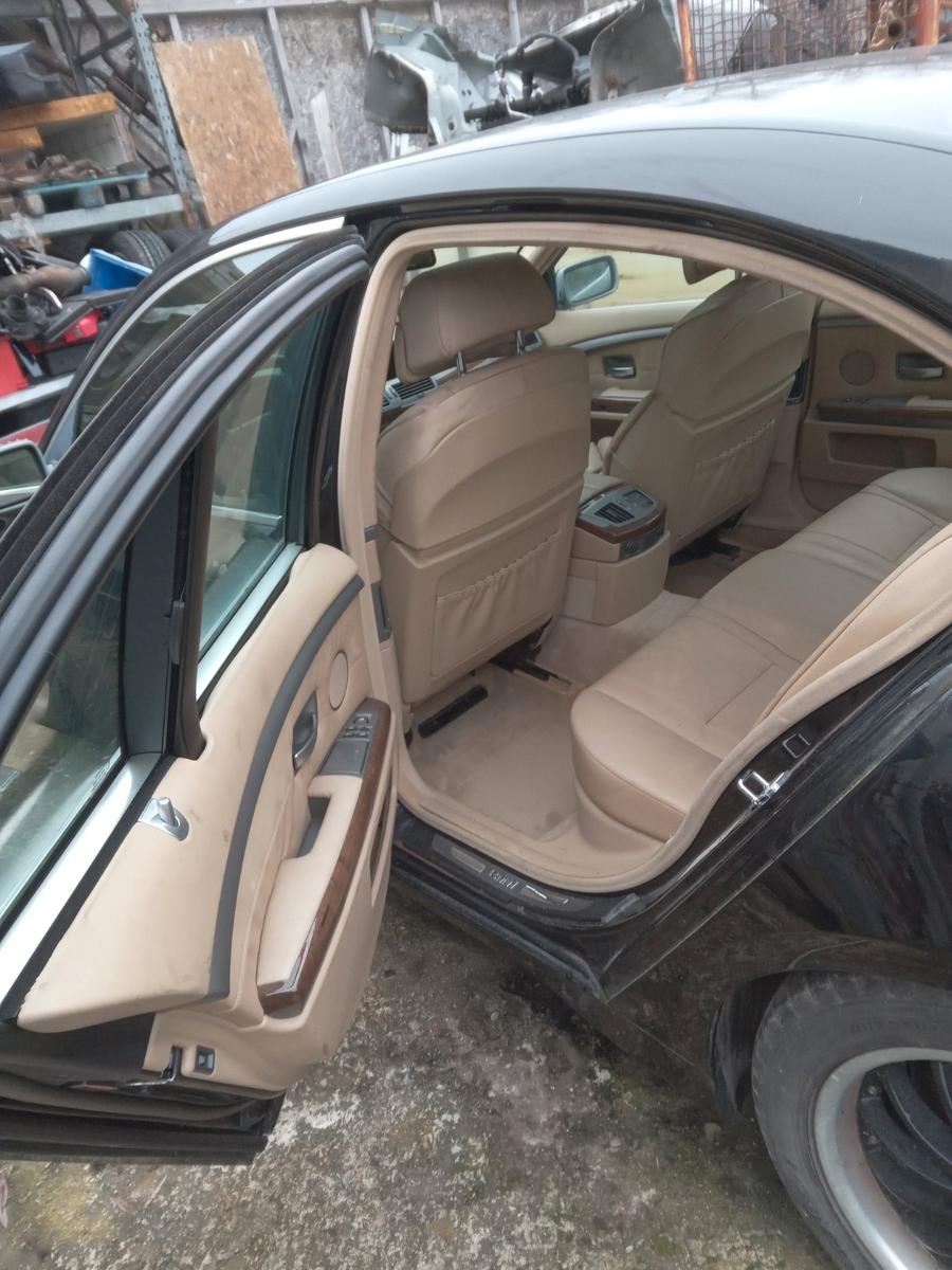 BMW 735i A -