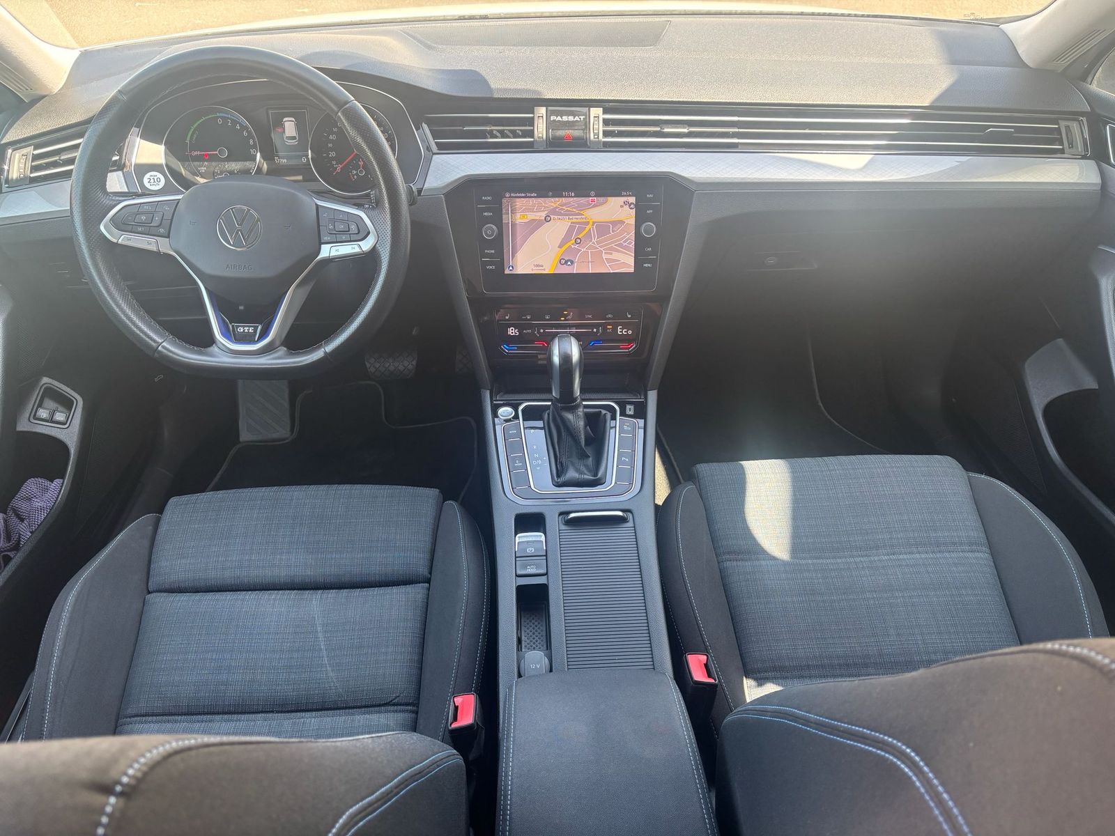 Fahrzeugabbildung Volkswagen Passat Var. 1.4 GTE-NAV-LED-KAMERA-ACC-APPS-SHZ-