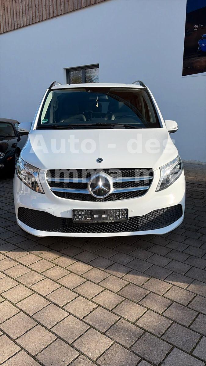 Mercedes-Benz 220