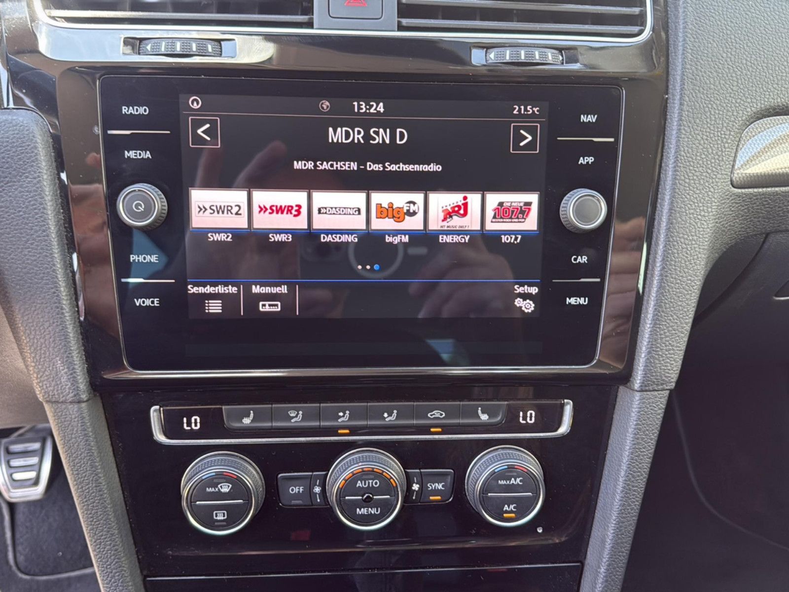 Fahrzeugabbildung Volkswagen Golf VII Lim. IQ.DRIVE / unfallfrei