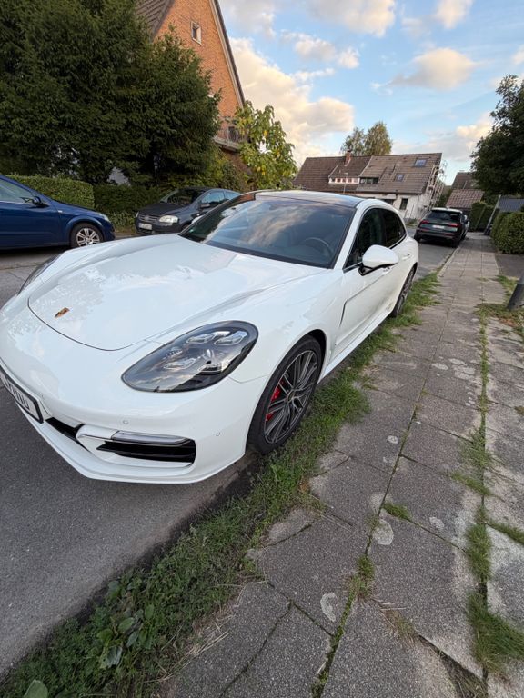Image of Porsche Panamera