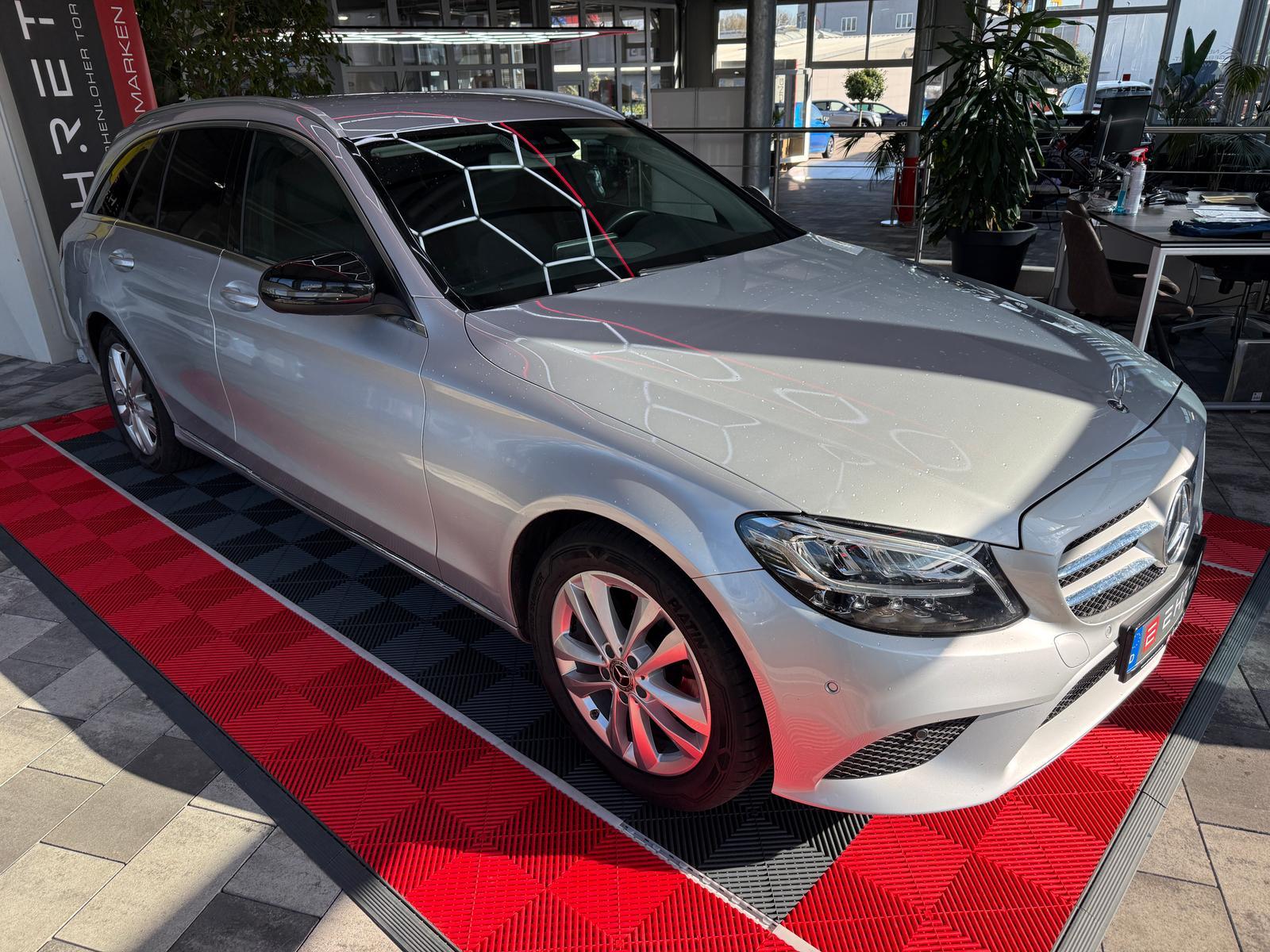 Mercedes-Benz C 180, Navi, Sitzh. Klimaautom., Kamera