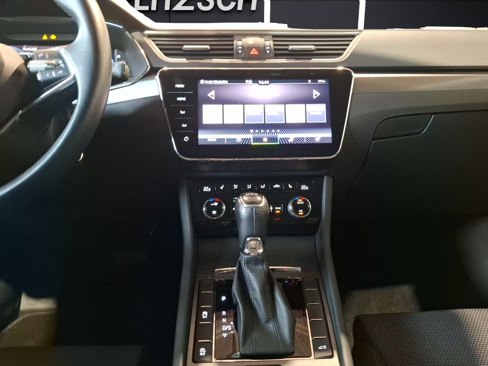 Fahrzeugabbildung SKODA Superb Combi TSI Style DSG Matrix AHK Navi AID b