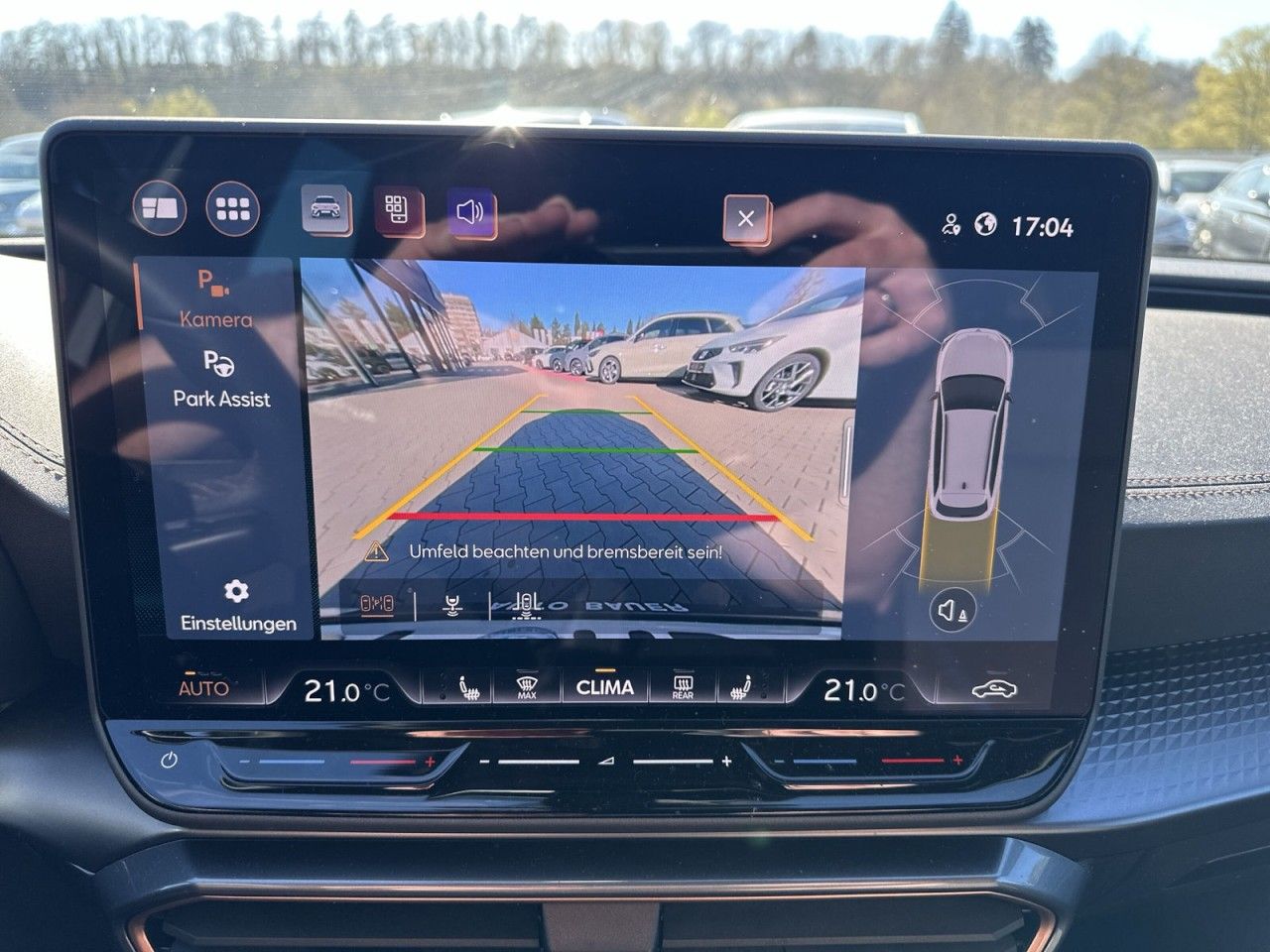 Fahrzeugabbildung CUPRA Leon Sportstourer VZ 2.0 TSI 333 PS DSG 4Drive - mit KI generiert/bearbeitet
