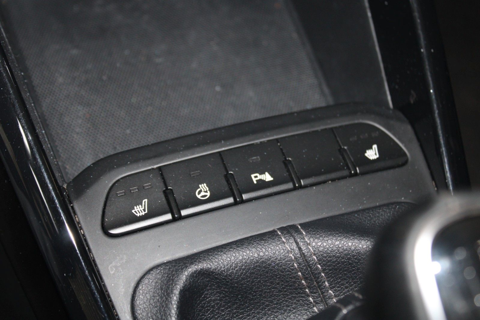 Fahrzeugabbildung Kia Stonic KLIMAAUTO Kamera PDC DAB SHZ LHZ 1.Hand