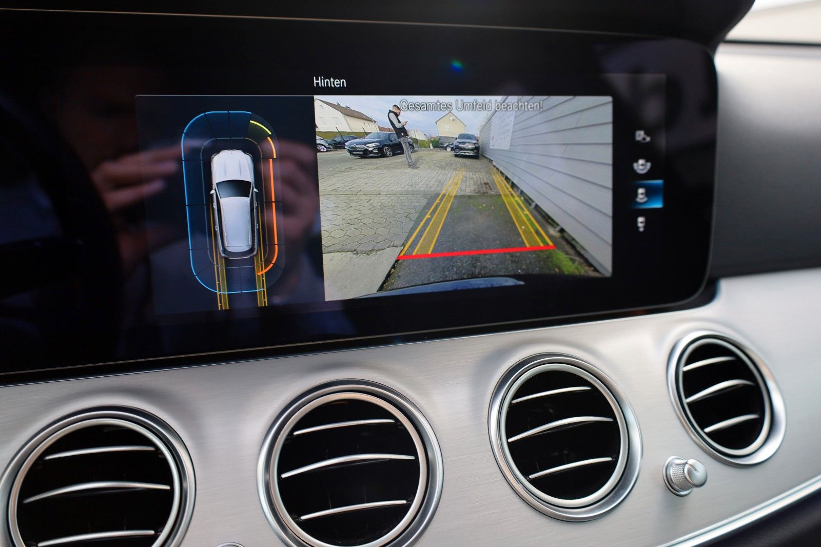 Fahrzeugabbildung Mercedes-Benz E 300 e T Avantgarde,T.Leder,Navi,Kamera,AHK +WR