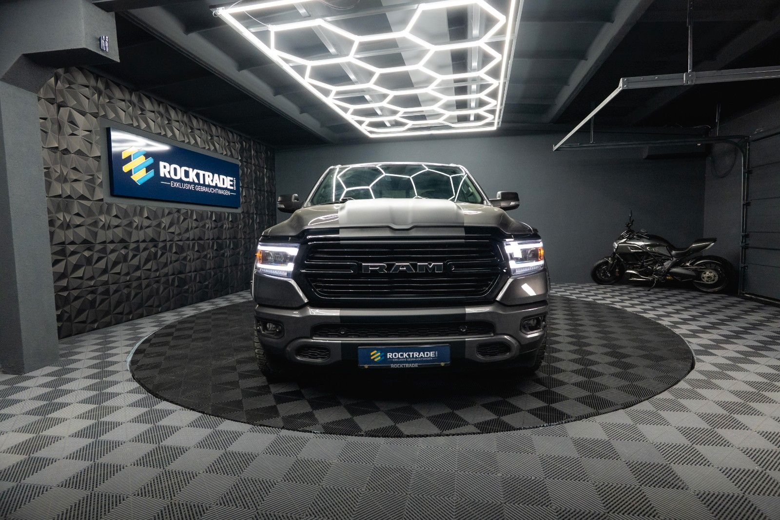 Fahrzeugabbildung Dodge RAM 5.7 V8 HEMI 4x4 OFFROAD NIGHT-Edition LED