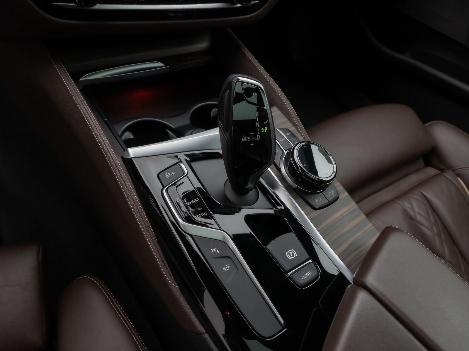Fahrzeugabbildung BMW 530i xD Luxury Line Panorama 360°HUD H/K Massage