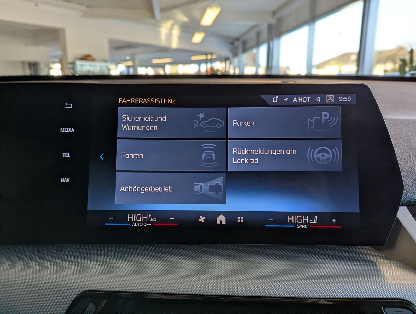 BMW X1 18 i Travel-Paket Pano Kamera AHK - Image 33