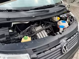 Volkswagen T5 Transporter - Volkswagen T5 mit Benzin-Antrieb
