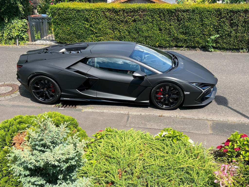Lamborghini Revuelto