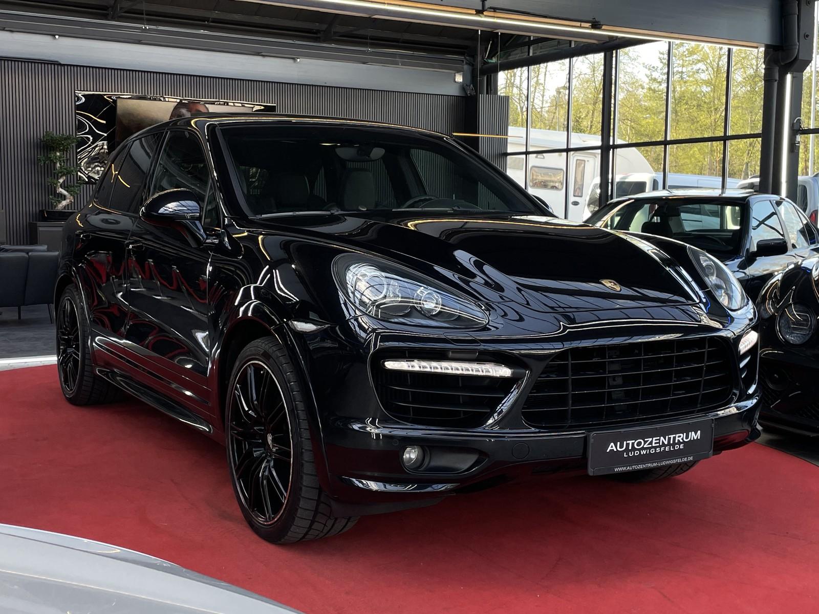Porsche Cayenne S Turbo Manufaktur Volllederausstattung/