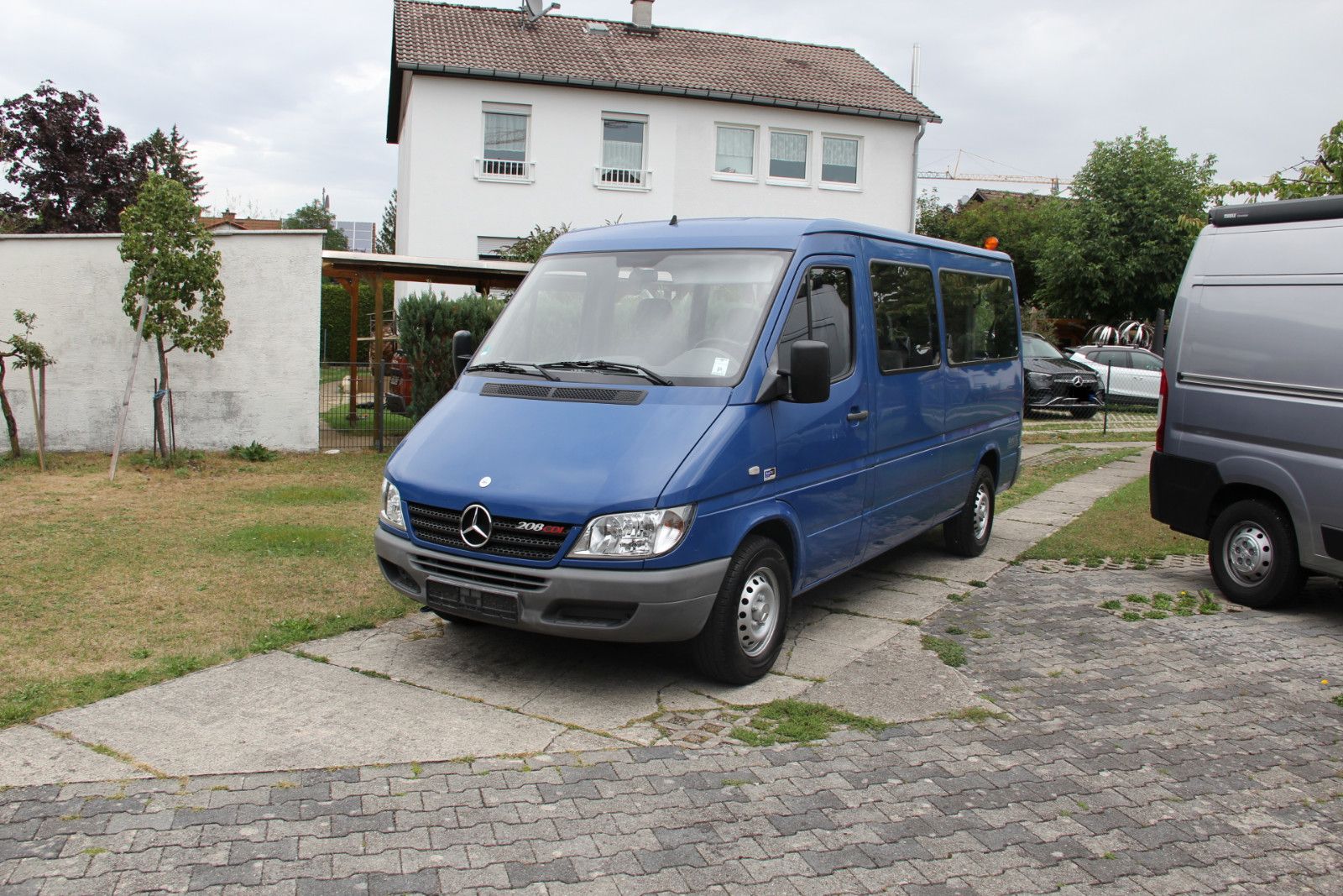 Mercedes-Benz Sprinter Kombi 208 CDI 8 Sitz Klima Rampe Rollst