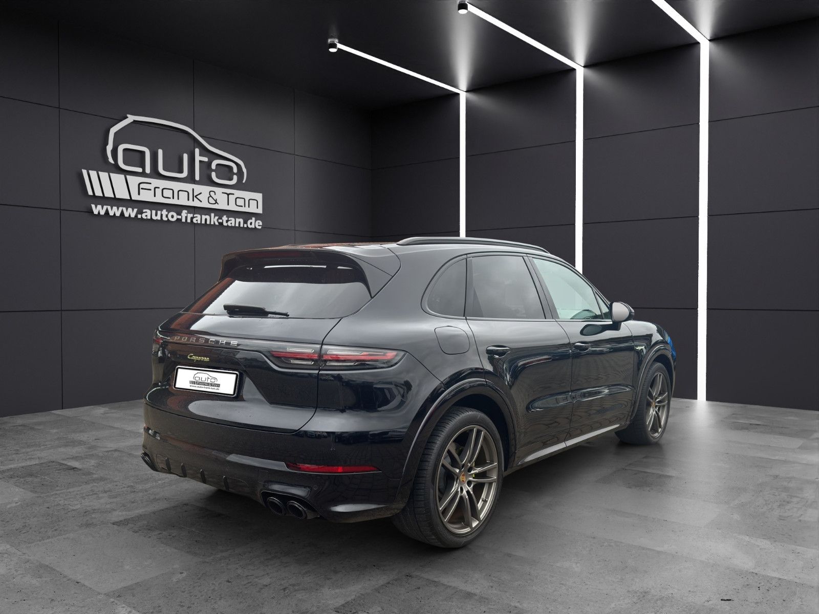 Fahrzeugabbildung Porsche Cayenne E-Hybrid*Matrix*AHK*Carplay*Bose*Head-up