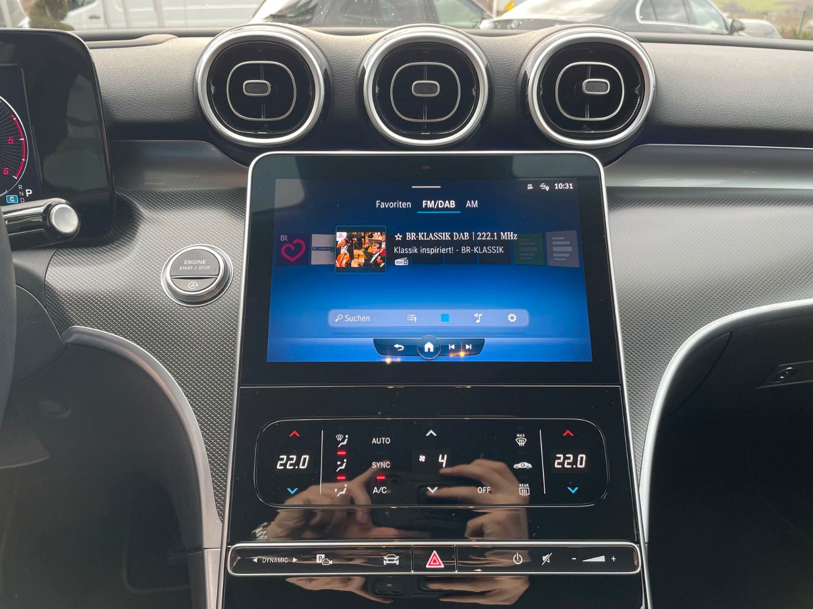 Fahrzeugabbildung Mercedes-Benz C 220 d AVANTGARDE AHK+HUD+DISTR+R-Kamera+Carpla