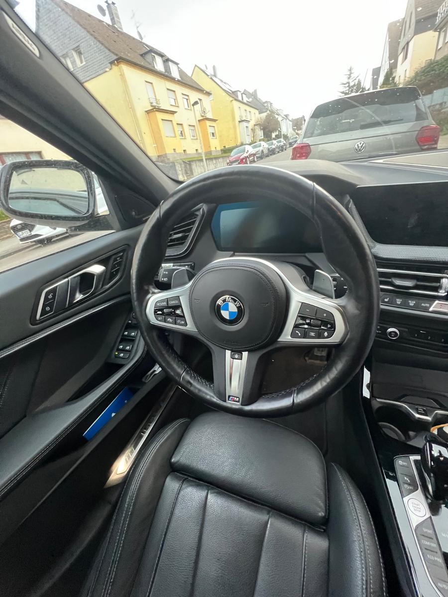 BMW M135i xDrive Sonderlackierung matt grau Top
