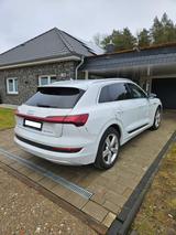Audi e-tron 55 quattro advanced inc. AHK - weiße Audi e-tron