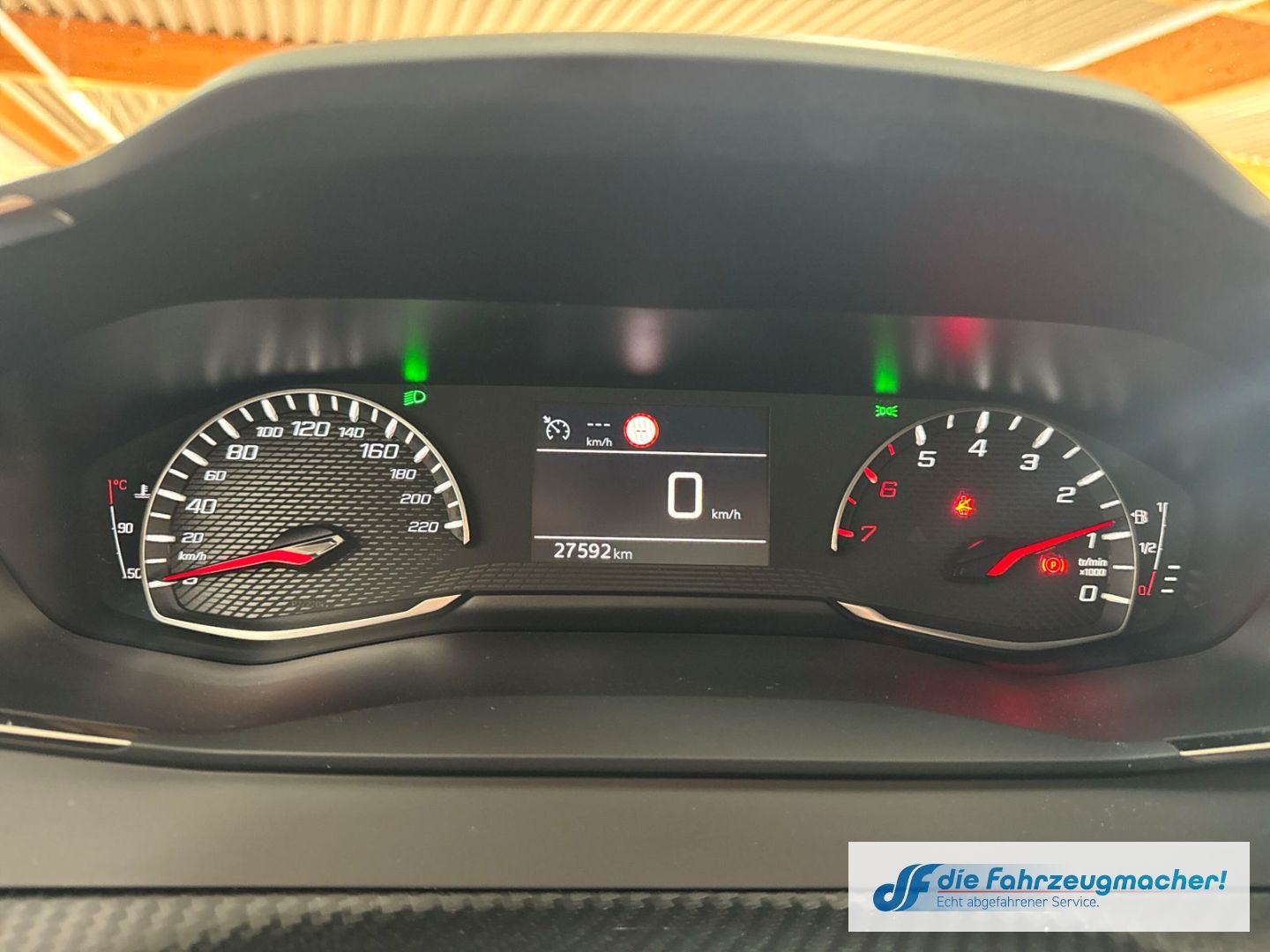 Fahrzeugabbildung Peugeot 208 Allure Navi LED Klimaautom Fahrerprofil DAB