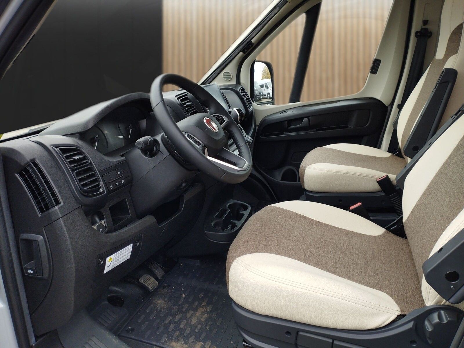 Fahrzeugabbildung Eura Mobil Van V 635 EB Automatik, Markise, Mondial Plus