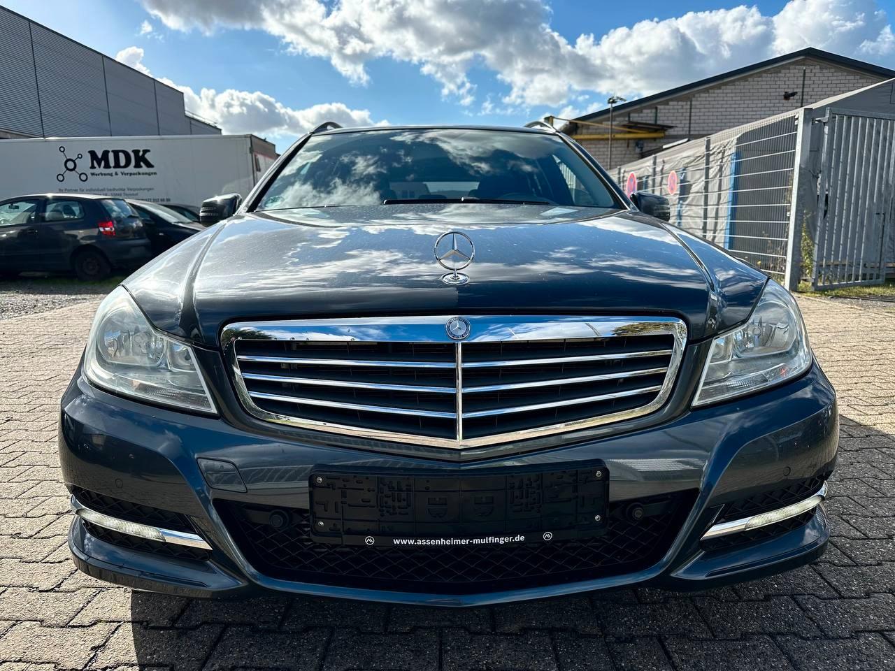 Mercedes-Benz C180 2013 — вигляд ззаду
