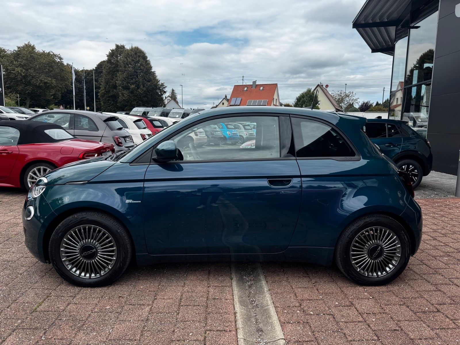 Fahrzeugabbildung Fiat 500e 3+1 Icon NAVI TOTWINKEL LED KLIMAAUT.