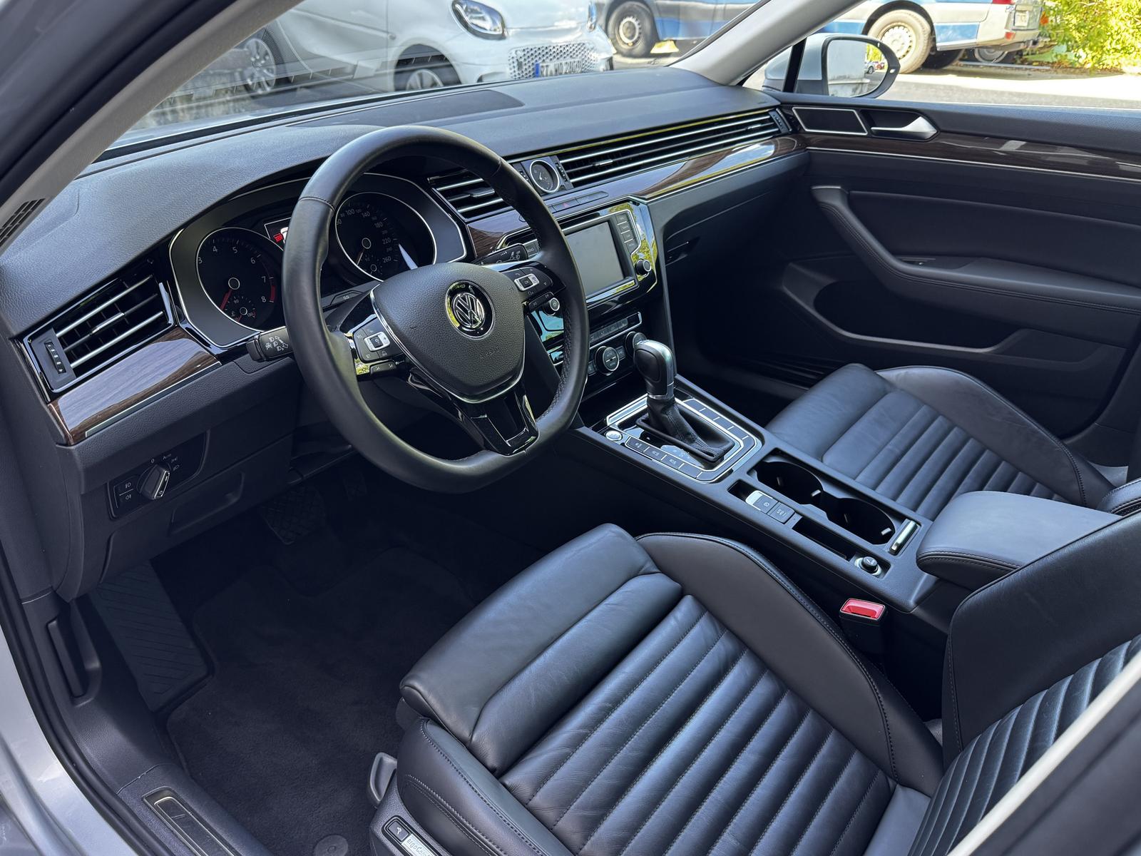 Volkswagen Passat Highline BI-Xenon ACC Kamera Navi Leder