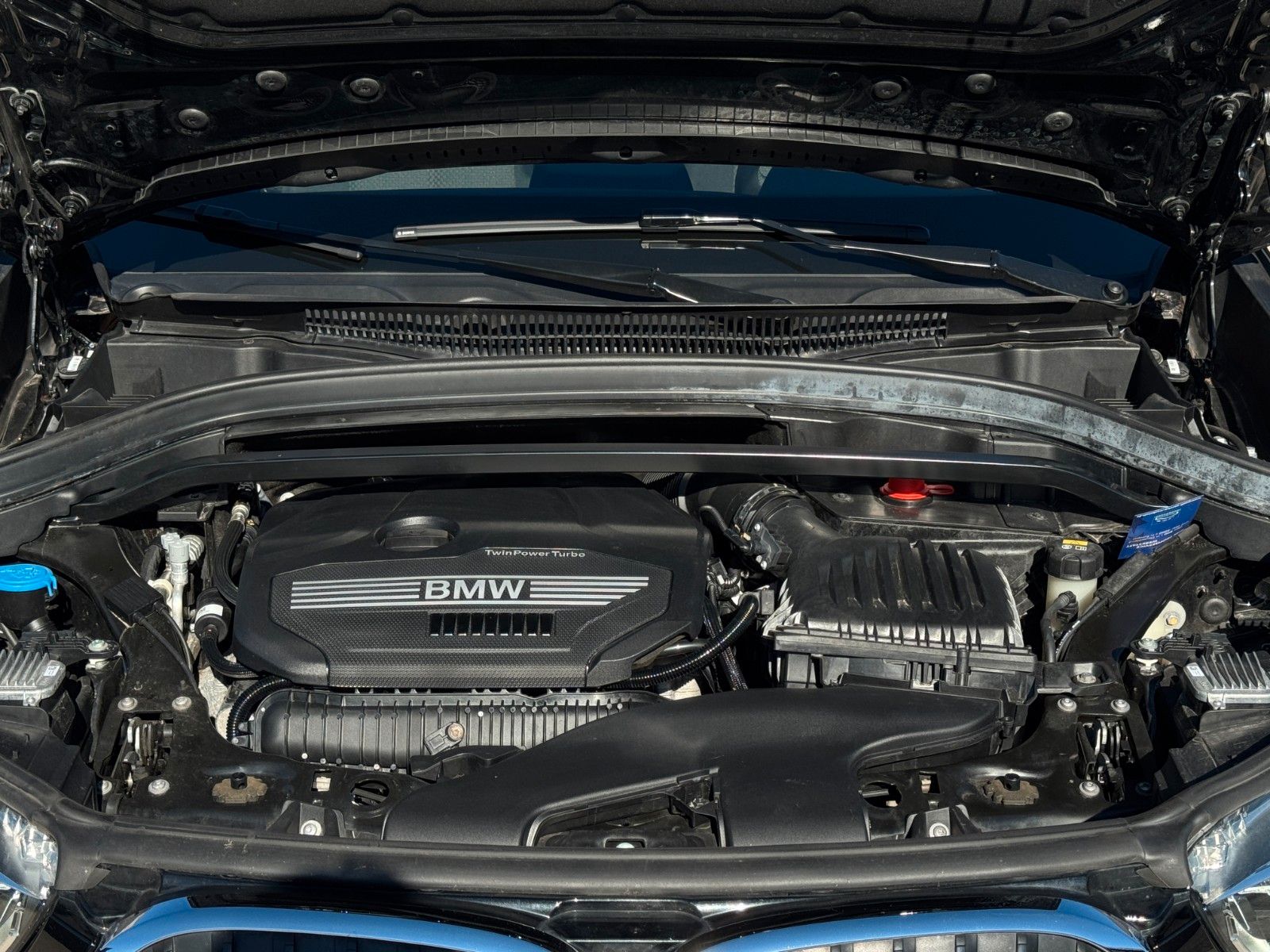 Fahrzeugabbildung BMW X1 sDrive20i Advantage Tempomat AHK PDC SHZ LED