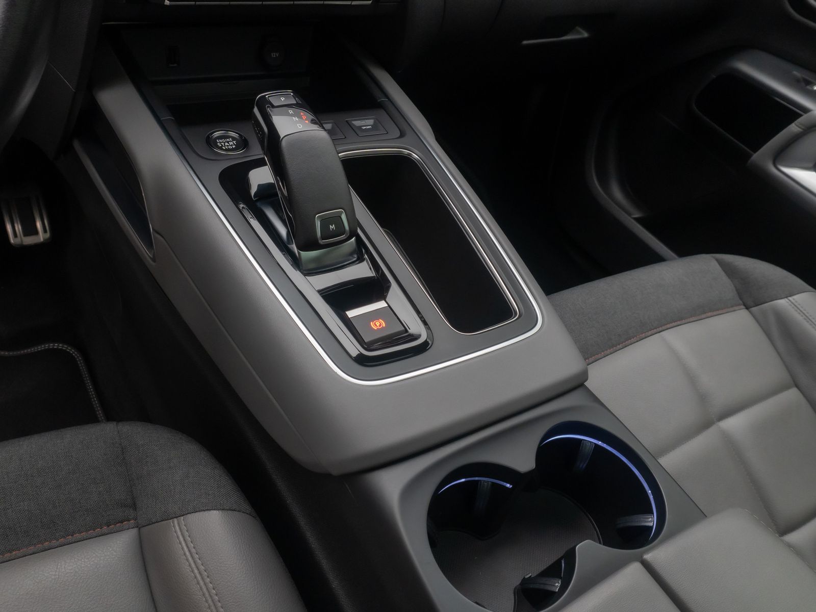 Fahrzeugabbildung Citro&euml;n C5 Aircross SHINE 360&deg;ACC Panorama AHK 19" Voll