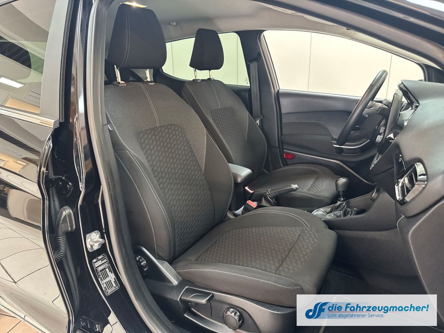Fahrzeugabbildung Ford Fiesta Titanium X Navi LED Blendfreies Fernl. Ku