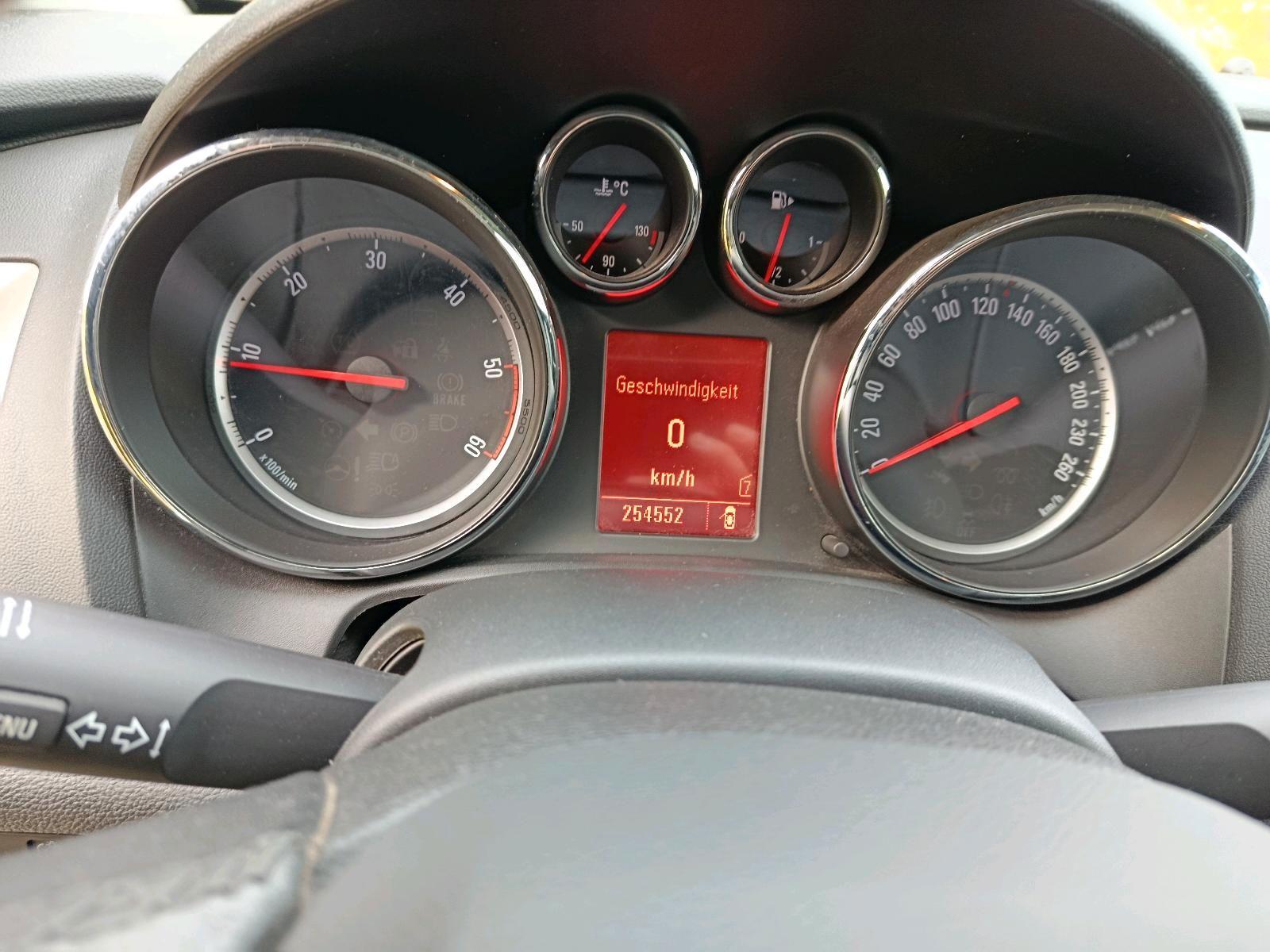 Opel Astra 2012 — photo 12