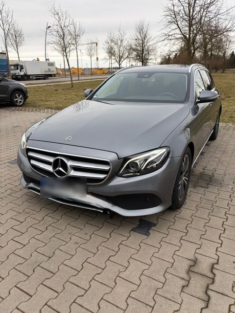 Image of Mercedes-Benz E 220