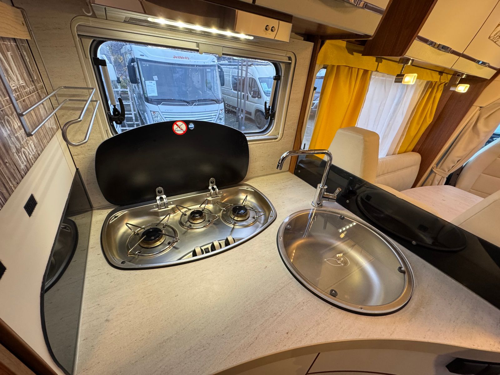 Fahrzeugabbildung Eura Mobil PROFILA RS 670 SB SAT HUBBETT LOUNGE PAKET LEDER