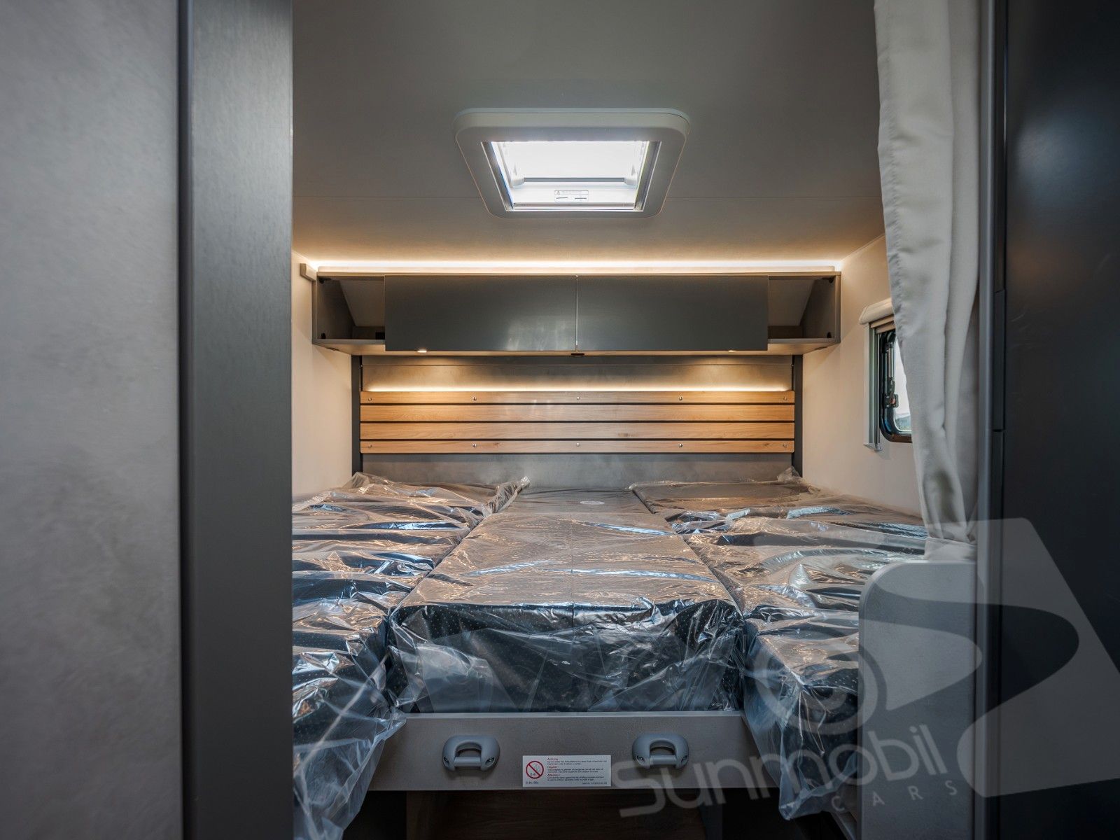 Fahrzeugabbildung Crosscamp EXPDN 7.0 E Peugeot Automatik