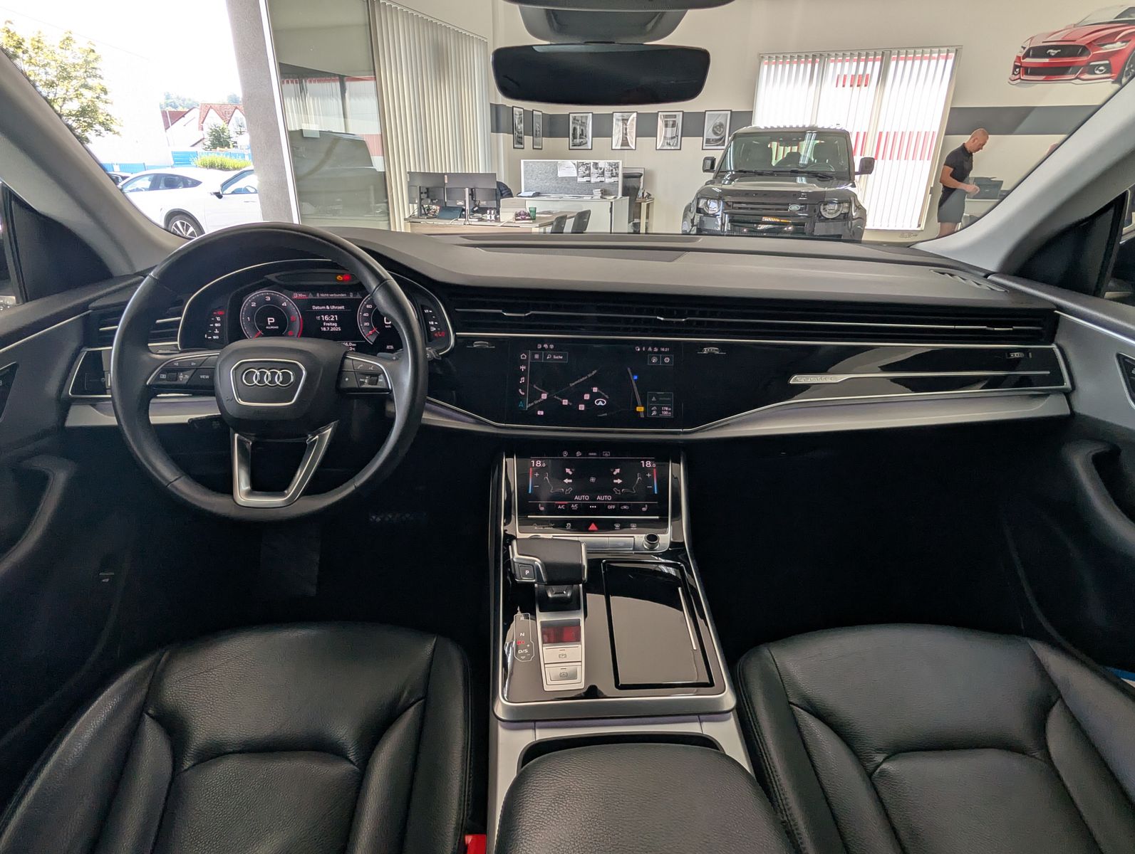 Fahrzeugabbildung Audi Q8 45 TDI Quattro S-line HD-MATRIX AHK LUFT 21"