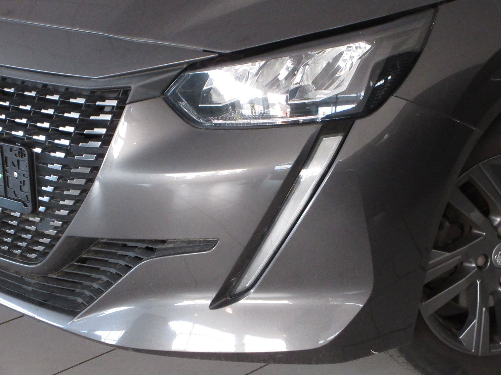 Fahrzeugabbildung Peugeot 208 Active Pack 1.2T LED/NAVI/SHZ/PDC/ALU