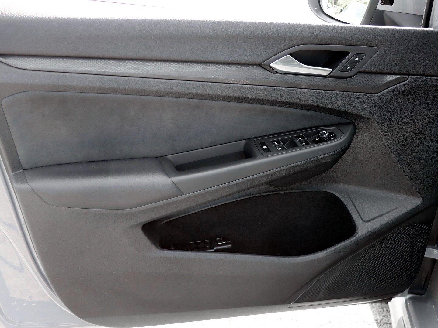 Volkswagen Golf GTI VIII 2.0 TSI OPF DSG NAVI/LED/GJR/RÜCKF, миниатюра 14