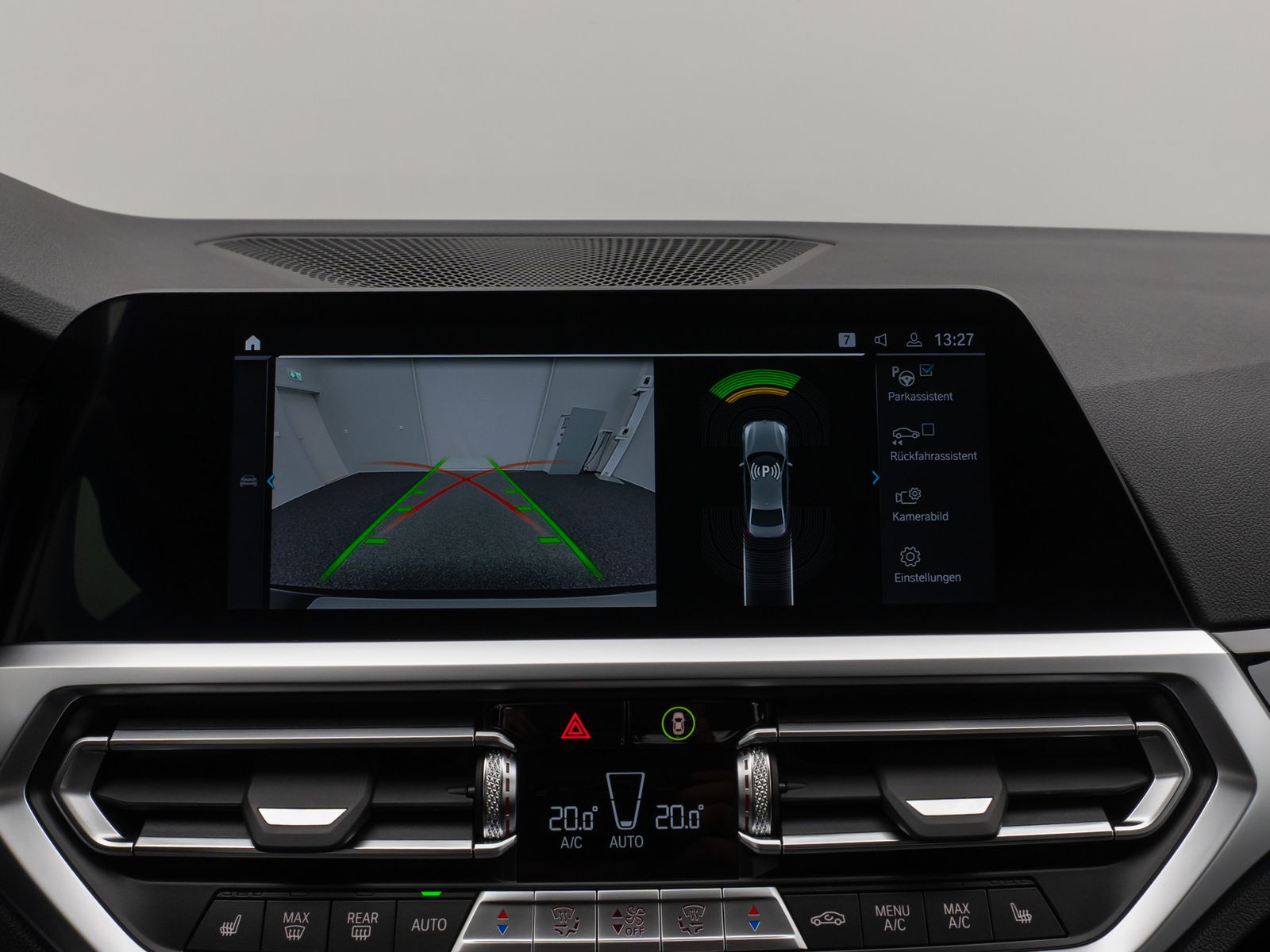 Fahrzeugabbildung BMW 320e Kamera DAB HiFi Lenkradheizung Alarm Parkas