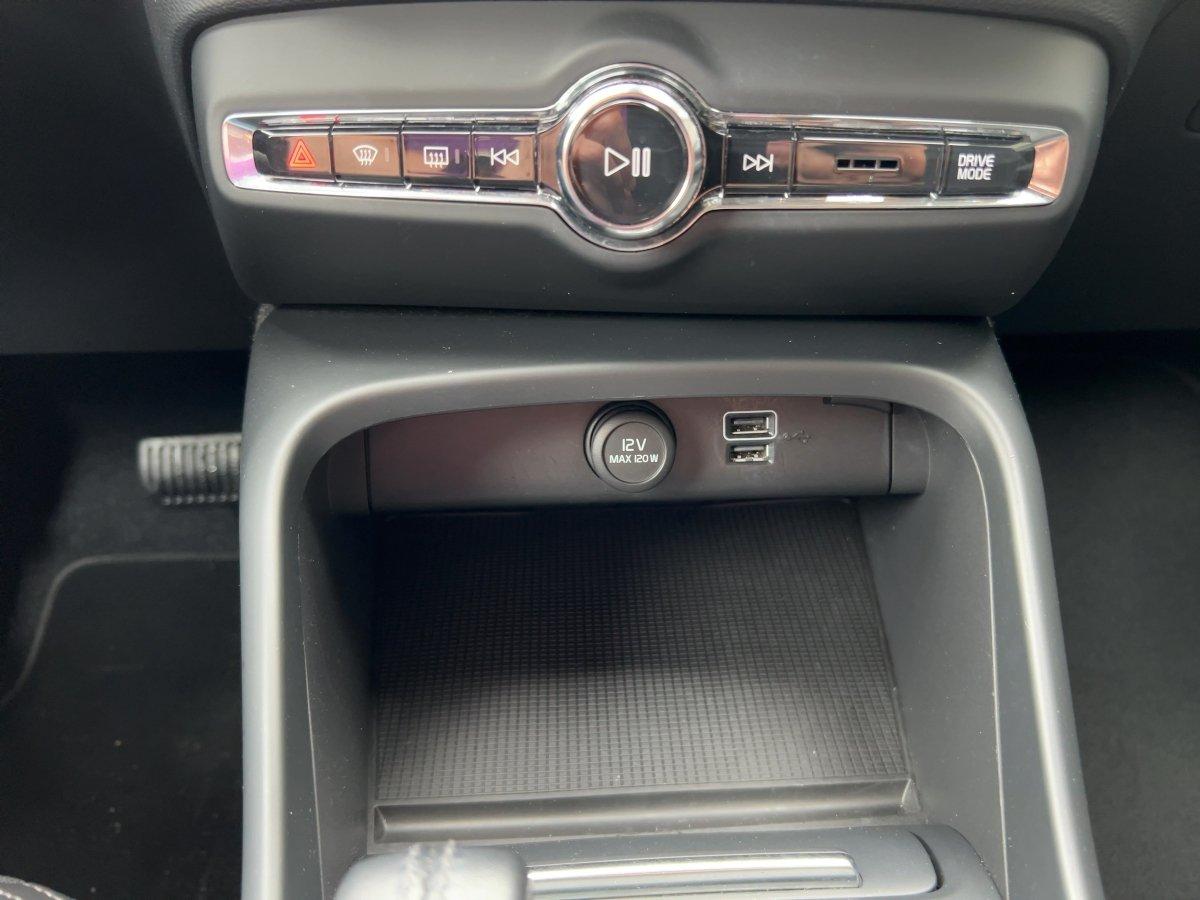 Volvo XC 40 Momentum Pro T3 2WD LED+NAVI+APP+RFK+STH+L
