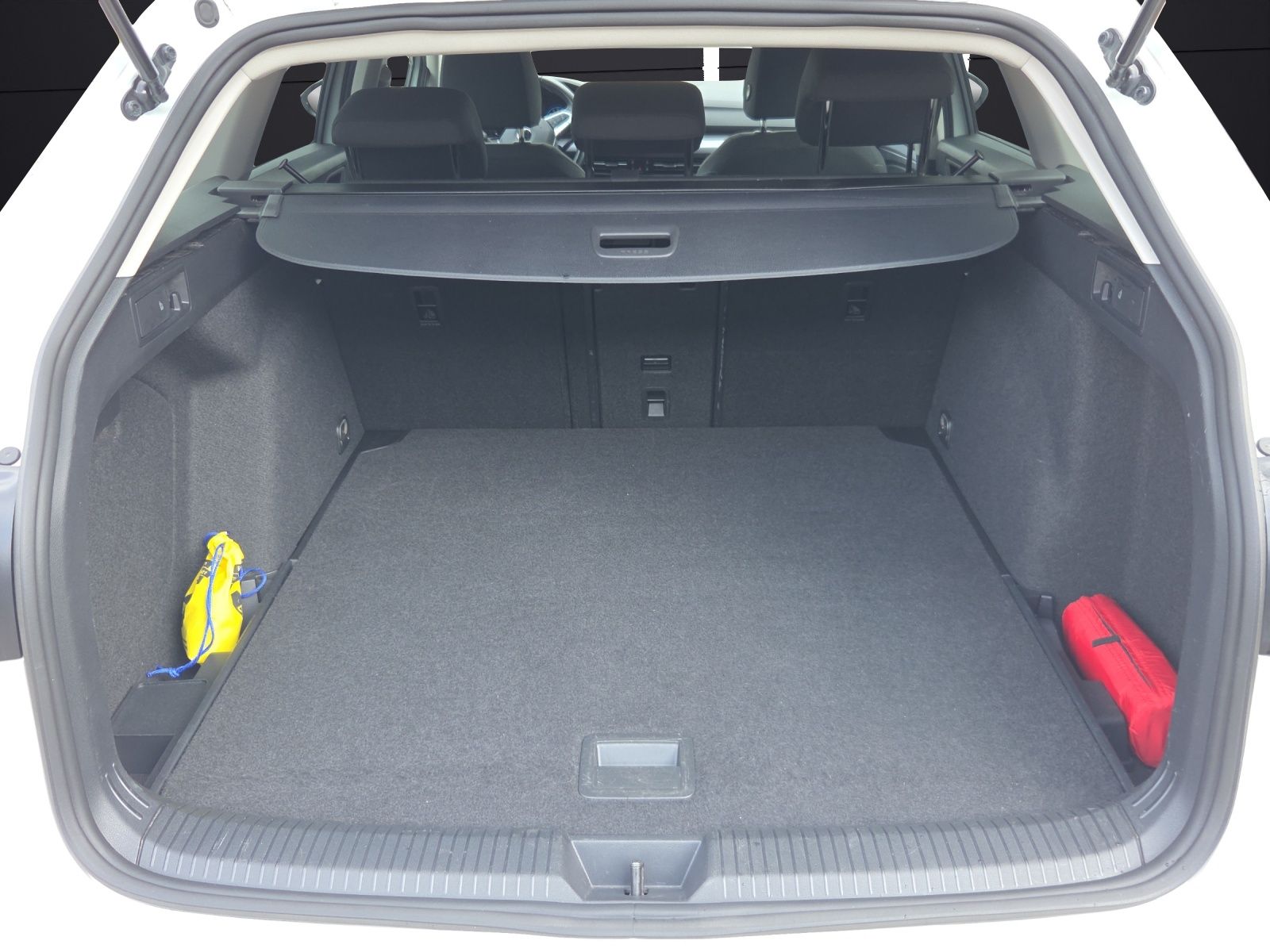Fahrzeugabbildung Volkswagen Golf VIII Variant TDI Active DSG LED Navi AID AC